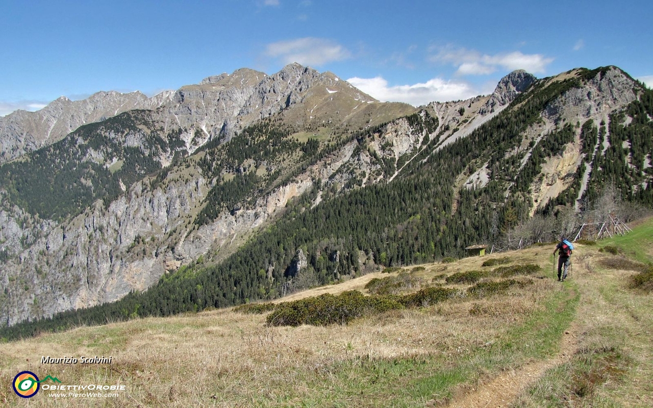 30 Ecco il Monte Secco e il Badile....JPG